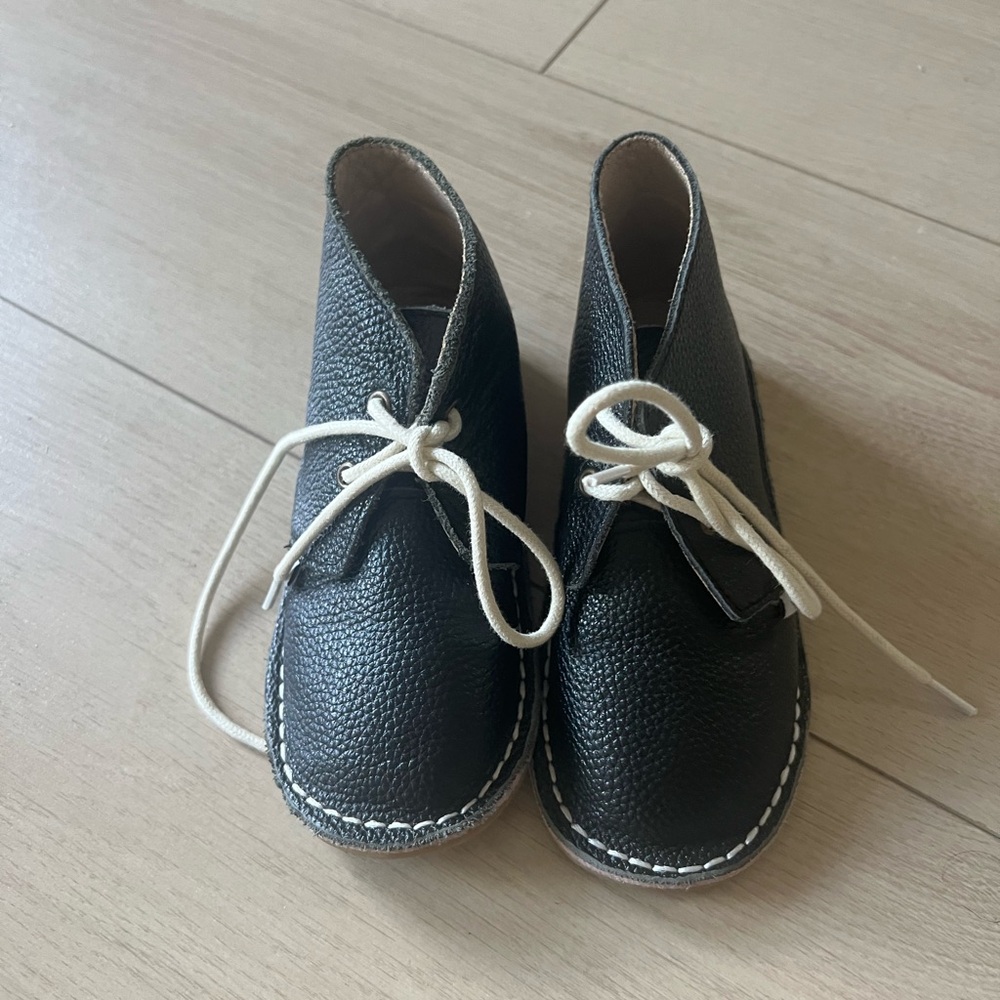 Monkey feet Oxfords size 3-4y (12) in black